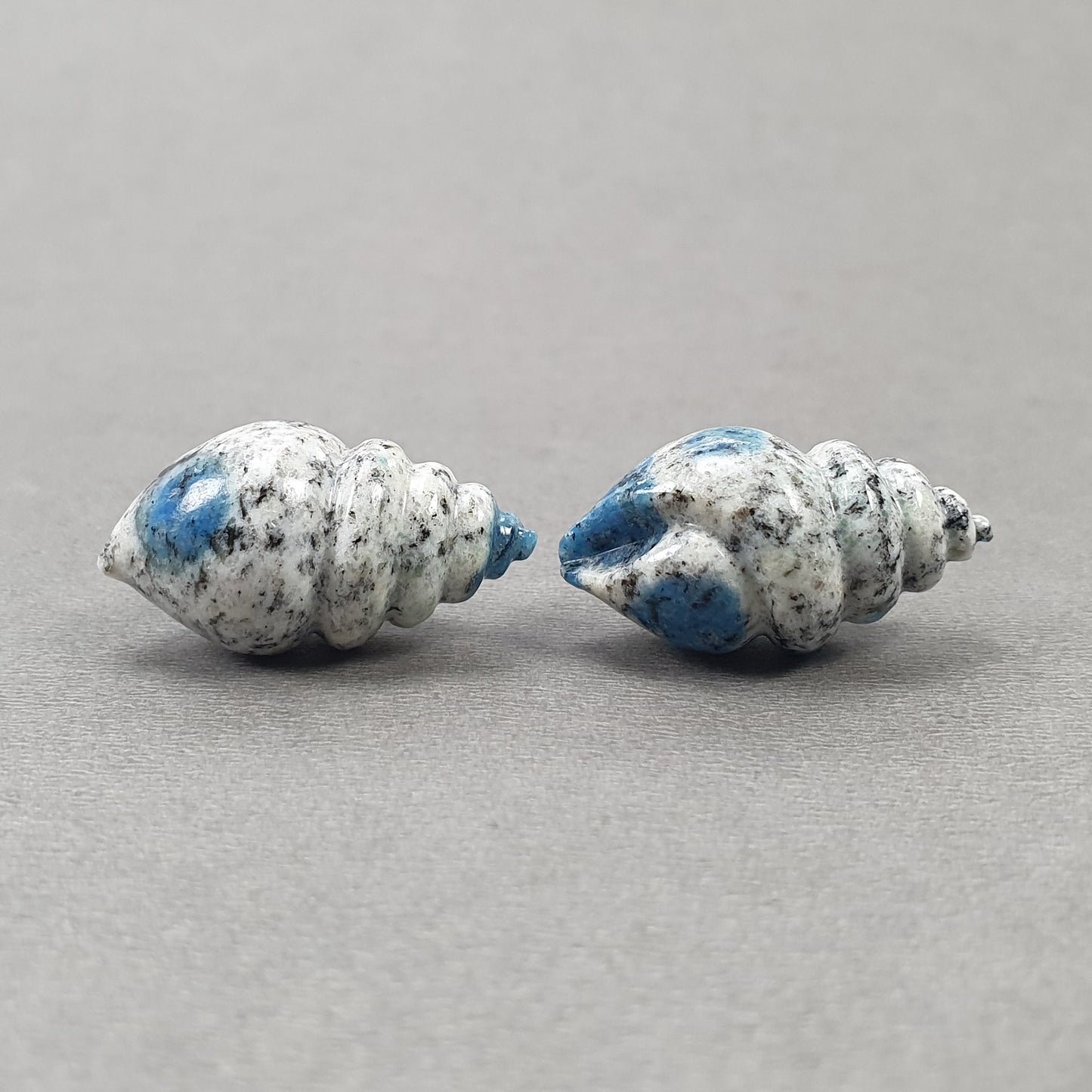 K2 Gemstone Carving : 77.90cts Natural Untreated Unheated Bi-Color Hand Carved Seashell Shape 30mm Pair