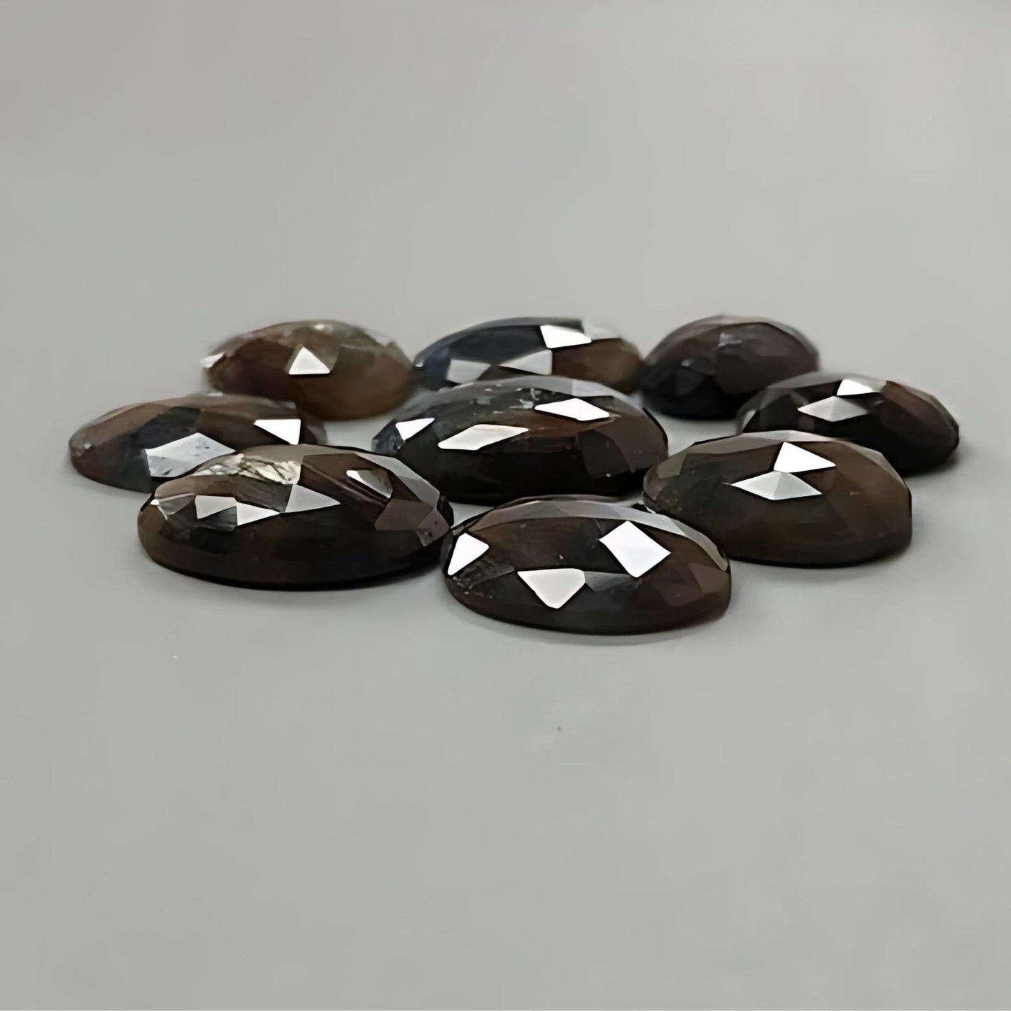 チョコレートサファイア エッグシェイプ ローズカット