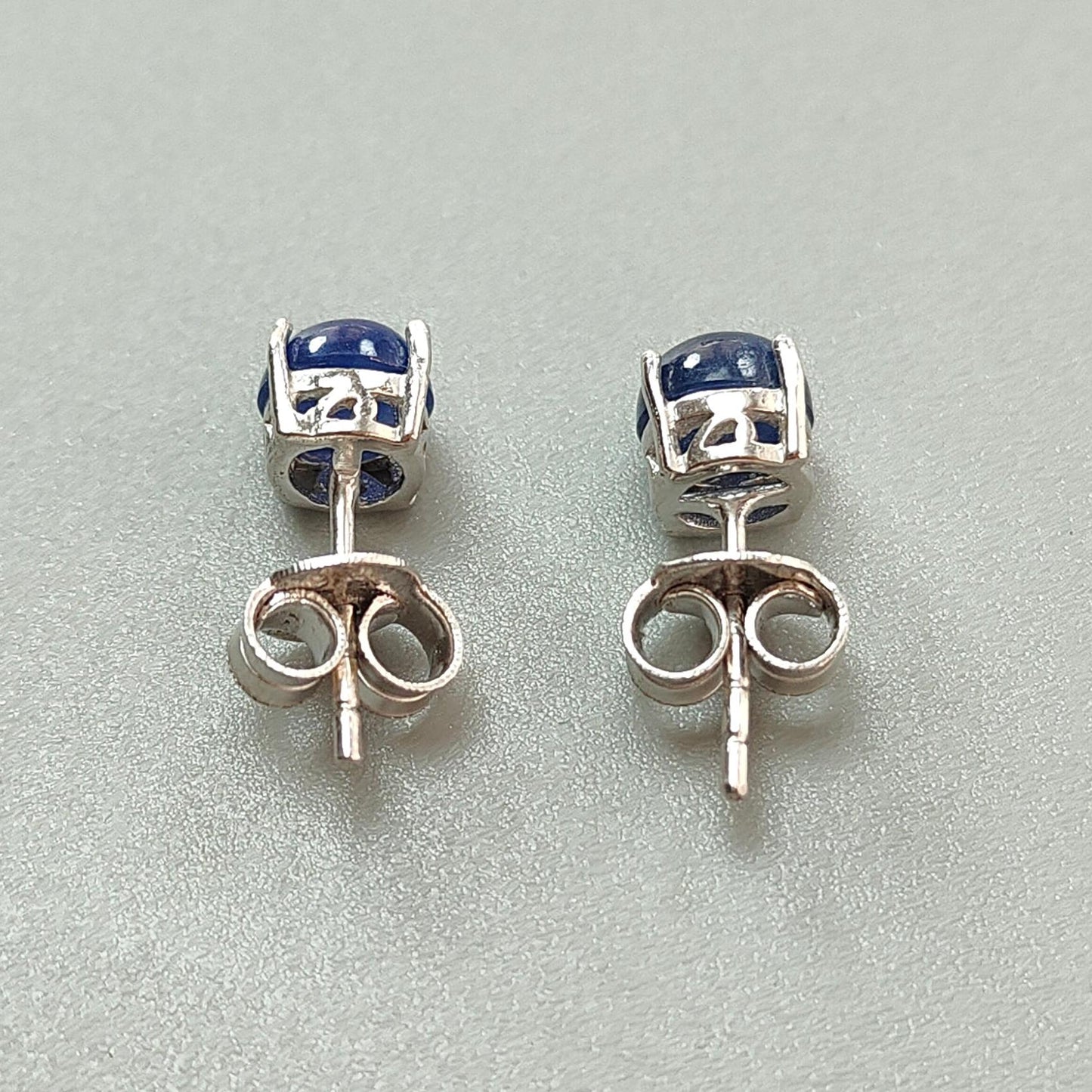 1.91gms Natural Blue Sapphire Plain 925 Sterling Silver Prong Set Push Back Earring 0.75"