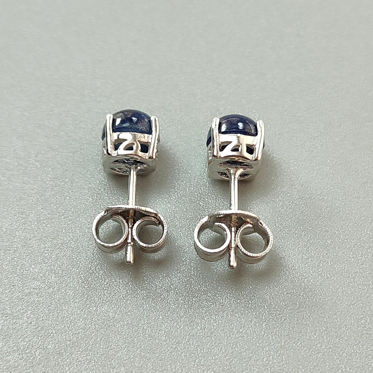 2.00gms Natural Blue Sapphire Plain Round 925 Silver Prong Set Push Back Earring 0.75"