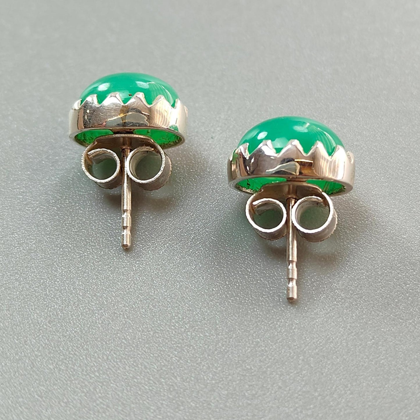 Green Chrysoprase Cabochon Silver Earring: 3.14gms Natural Chrysoprase Oval Plain 925 Sterling Silver Bezel Set Stud Push Back Earring 0.50"