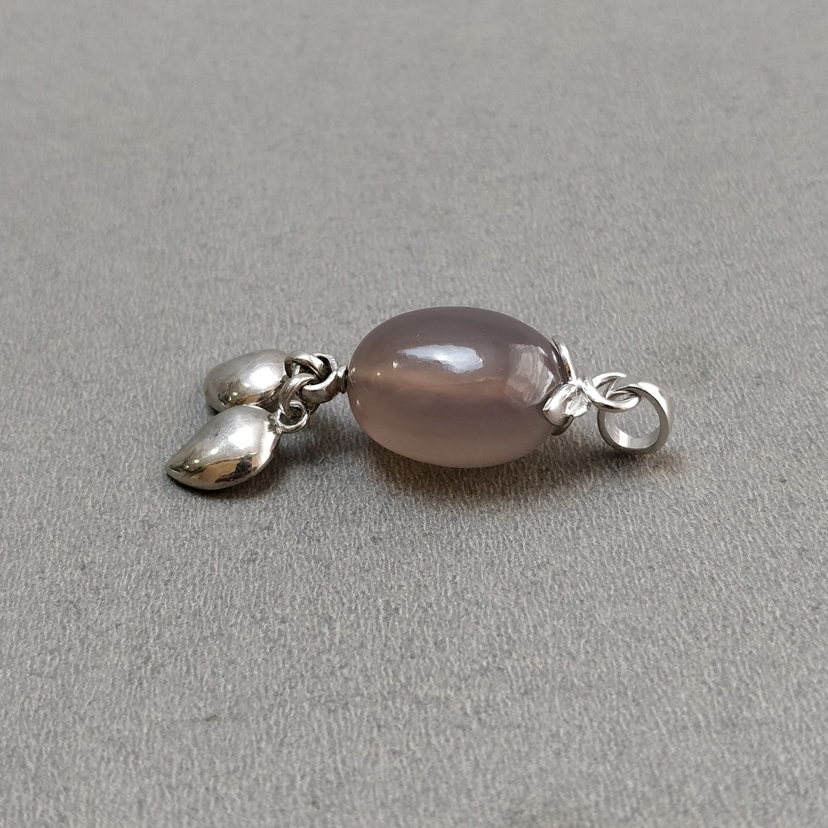 9.76gms Natural Onyx Gemstone 925 Silver Regular Pendant Plain Loop & Leaf Connector 2"
