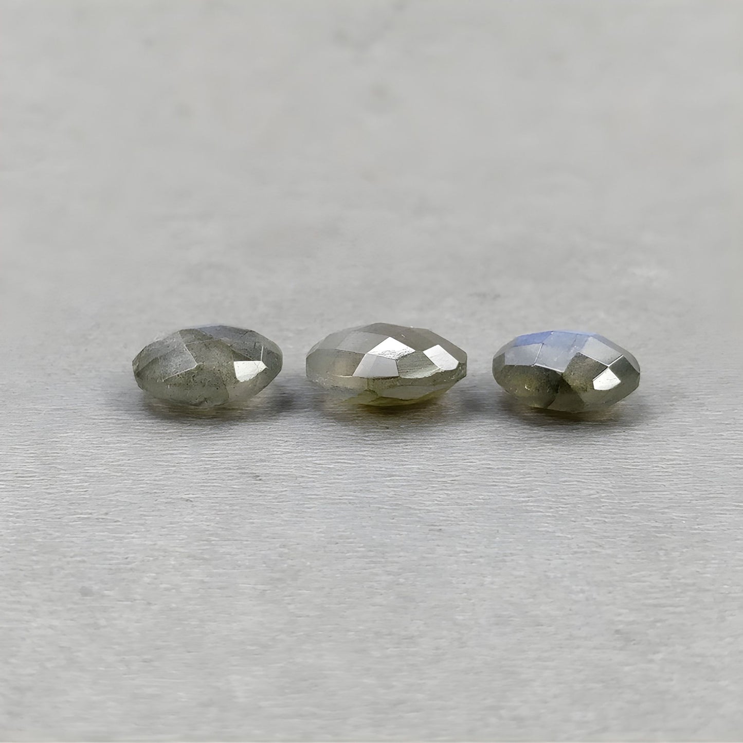 labradorite con riflessi arcobaleno