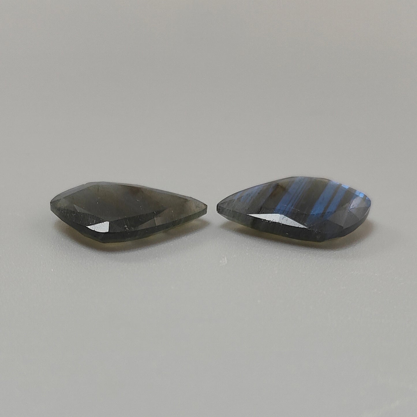 ラブラドライトペアカット