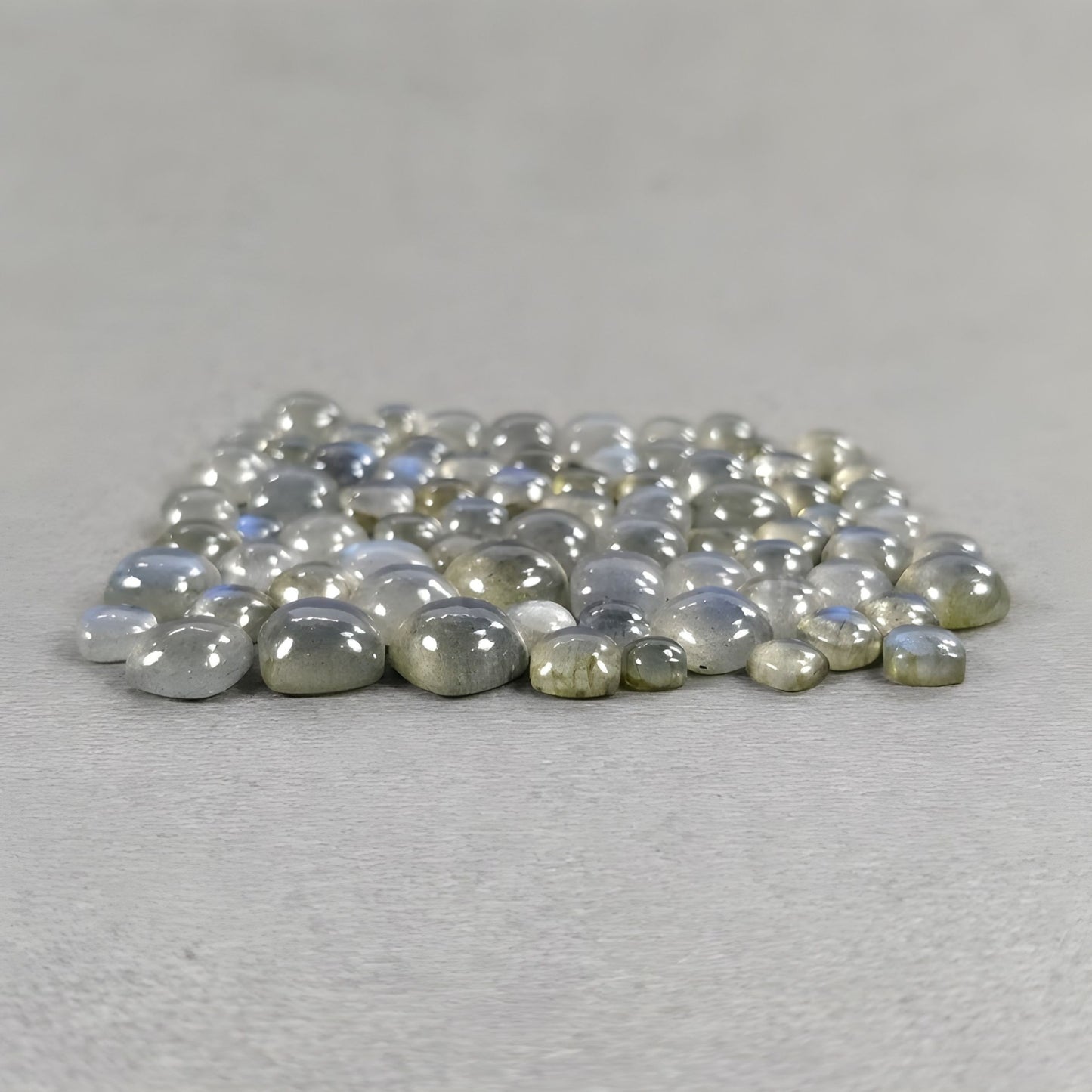 拉长石凸圆形宝石