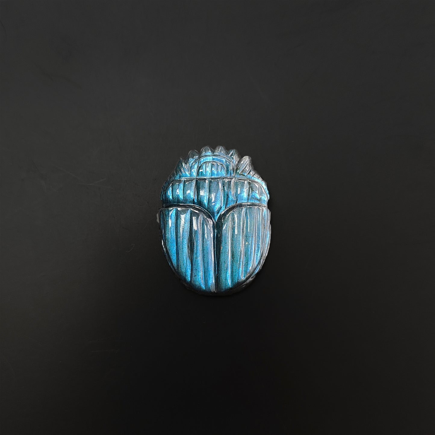 ラブラドライト彫刻