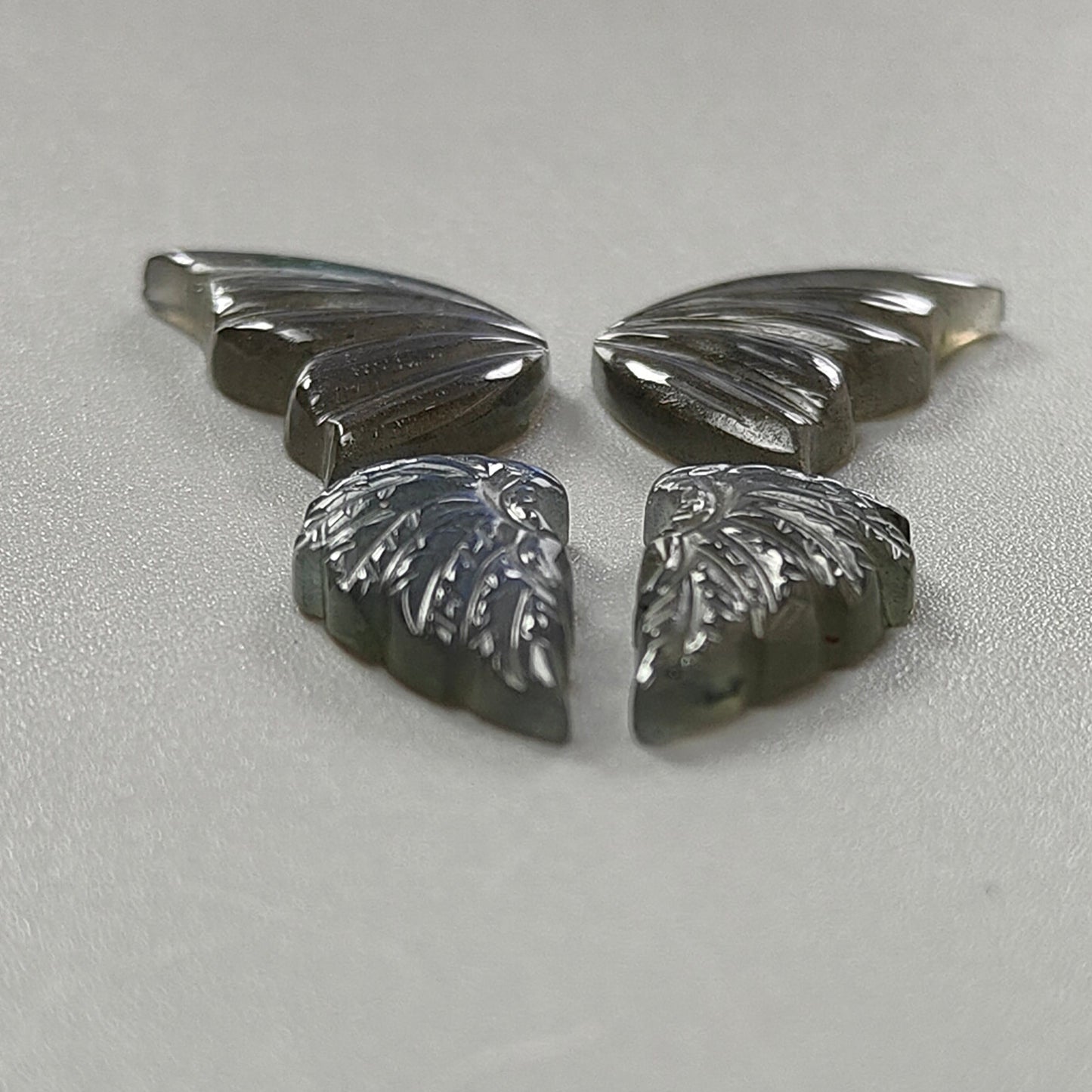 ラブラドライト彫刻