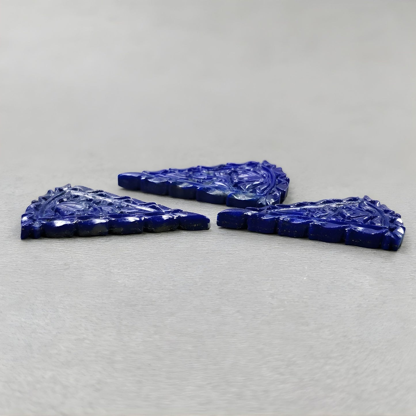 用于珠宝的蓝色青金石