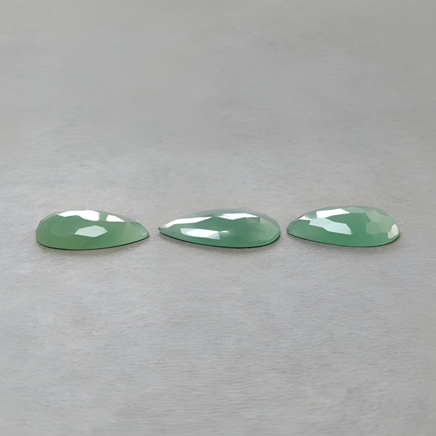 حجر الميلاد لشهر أبريل