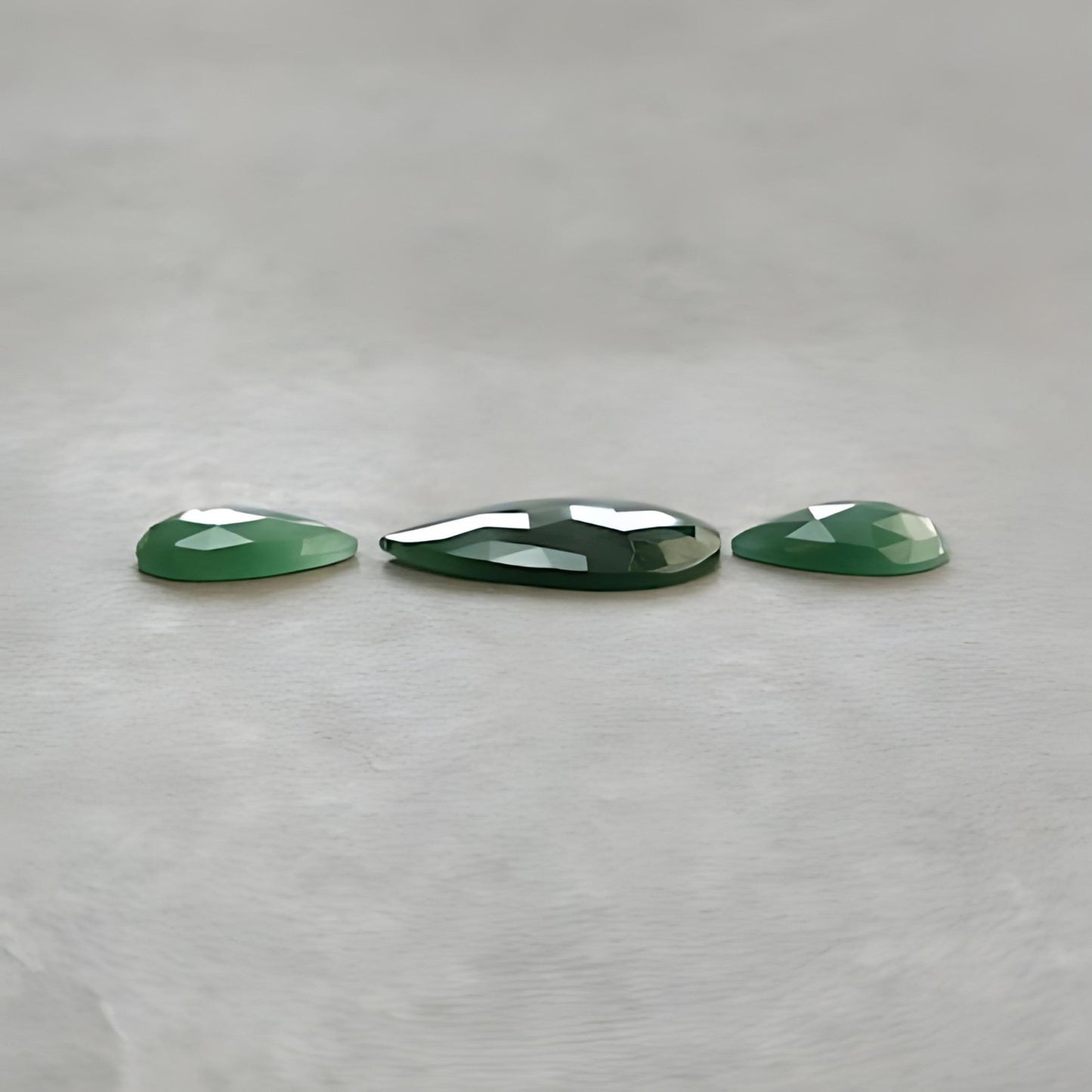 Natürlicher, unbehandelter grüner Quarzit