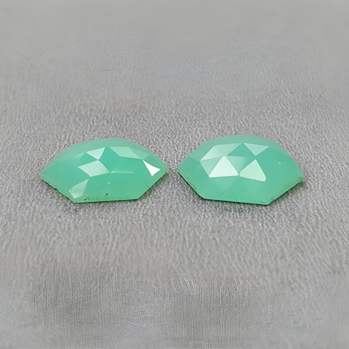 Crisoprasa, piedra preciosa natural sin tratar