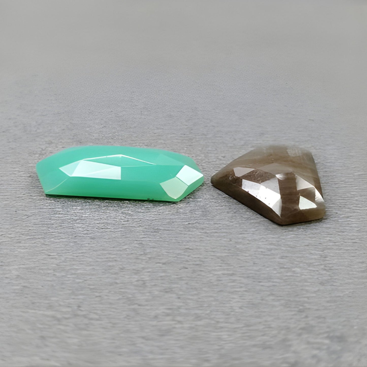 Crisoprasa y zafiro naturales sin tratar