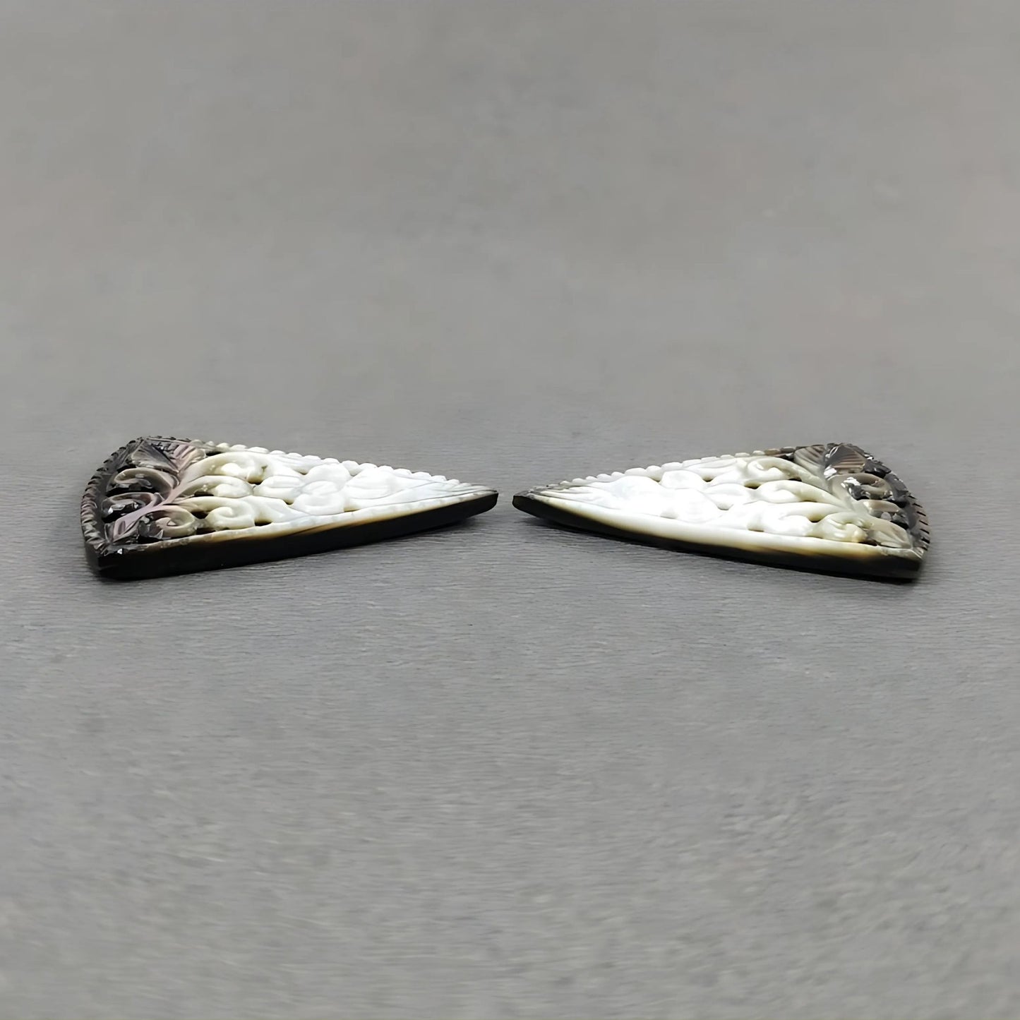 31.60cts Mother Of Pearl Gemstone Carving Natural Untreated Black Triangle Shape 34.5*24.5mm Pair