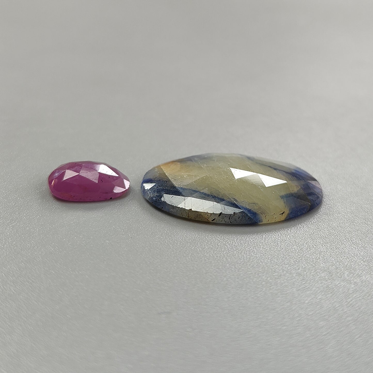 Gemas de zafiro multicolor talla rosa