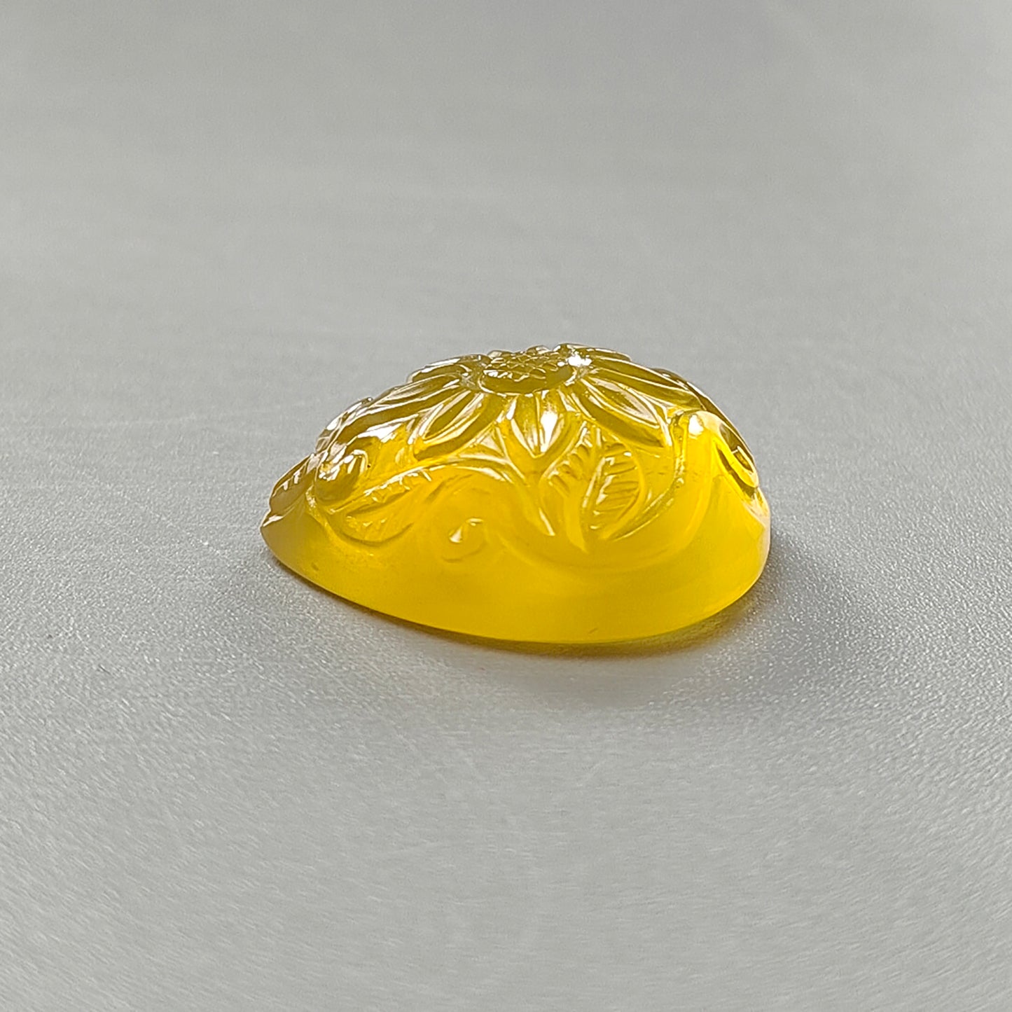 Yellow Opal Gemstone Carving: 31.30cts Natural Untreated Opal October Birthstone Hand Carved Pear Shape 25.5*25mm 1pcs For Jewelry