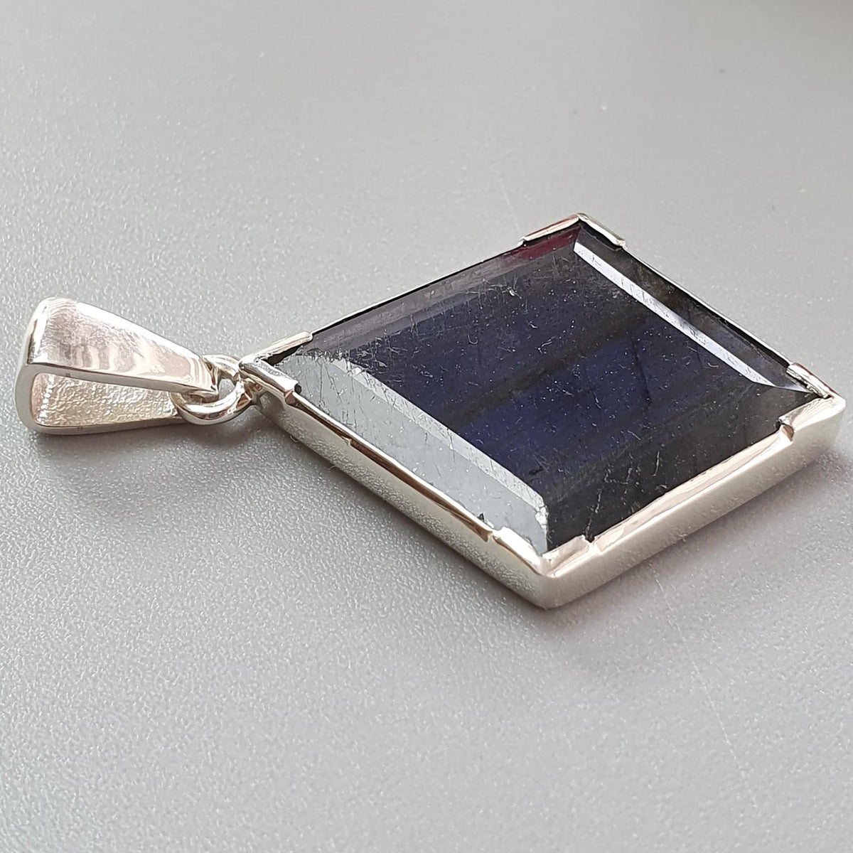 6.11gms Natural Labradorite Gemstone Faceted 925 Sterling Silver Prong Set Pendant 1.75"
