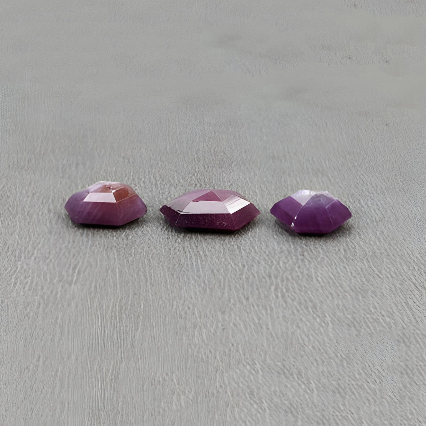 树莓色蓝宝石六边形刻面切割