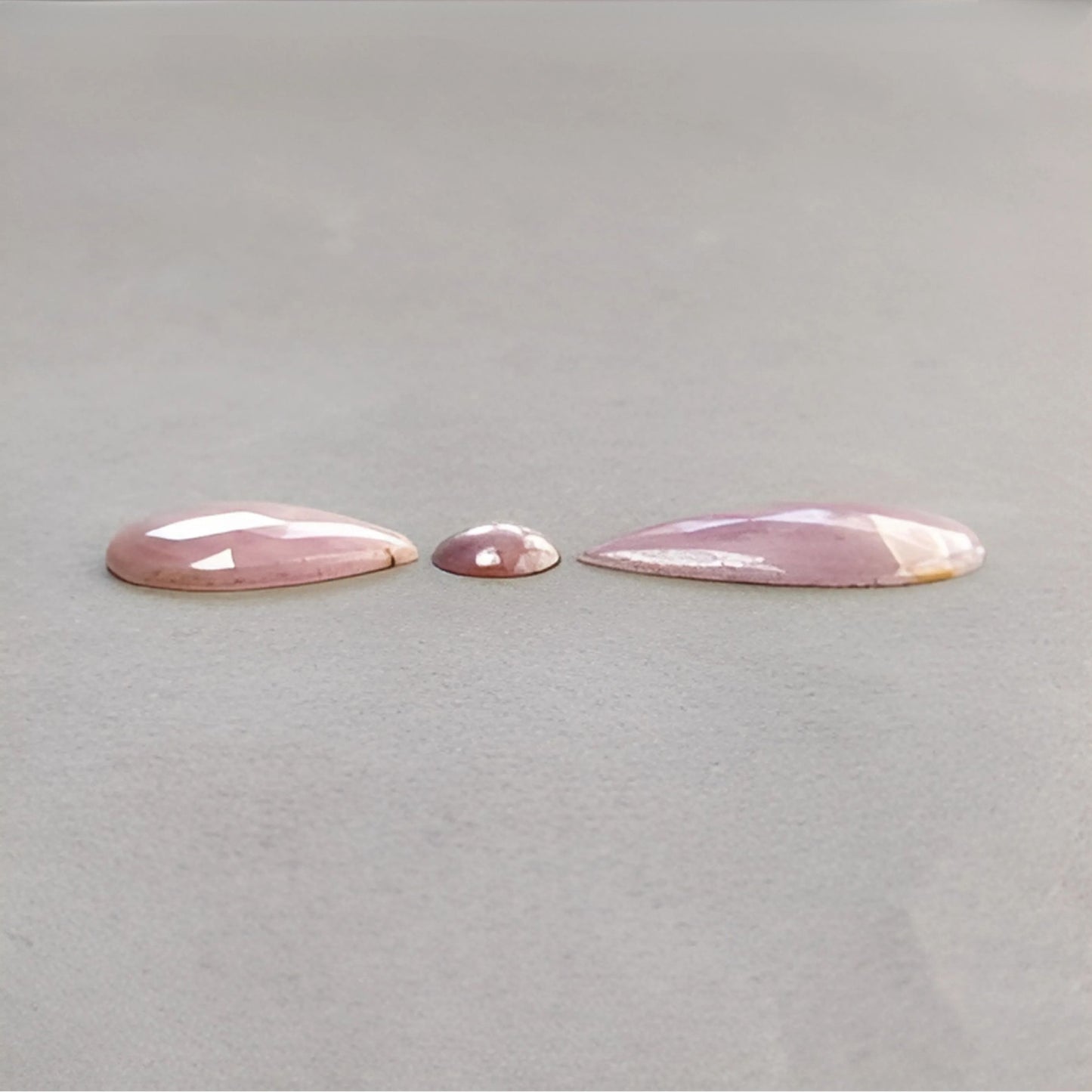 الياقوت الوردي الطبيعي