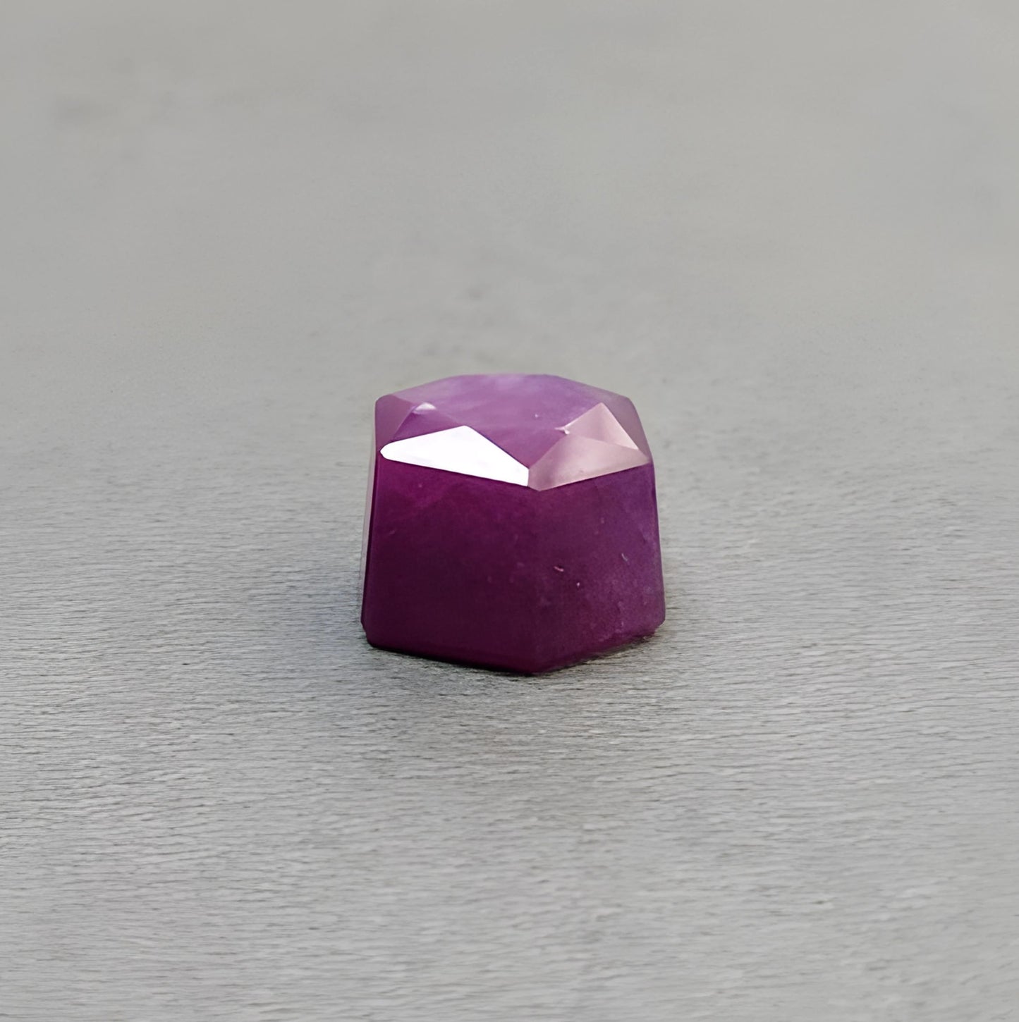 rubis framboise à facettes