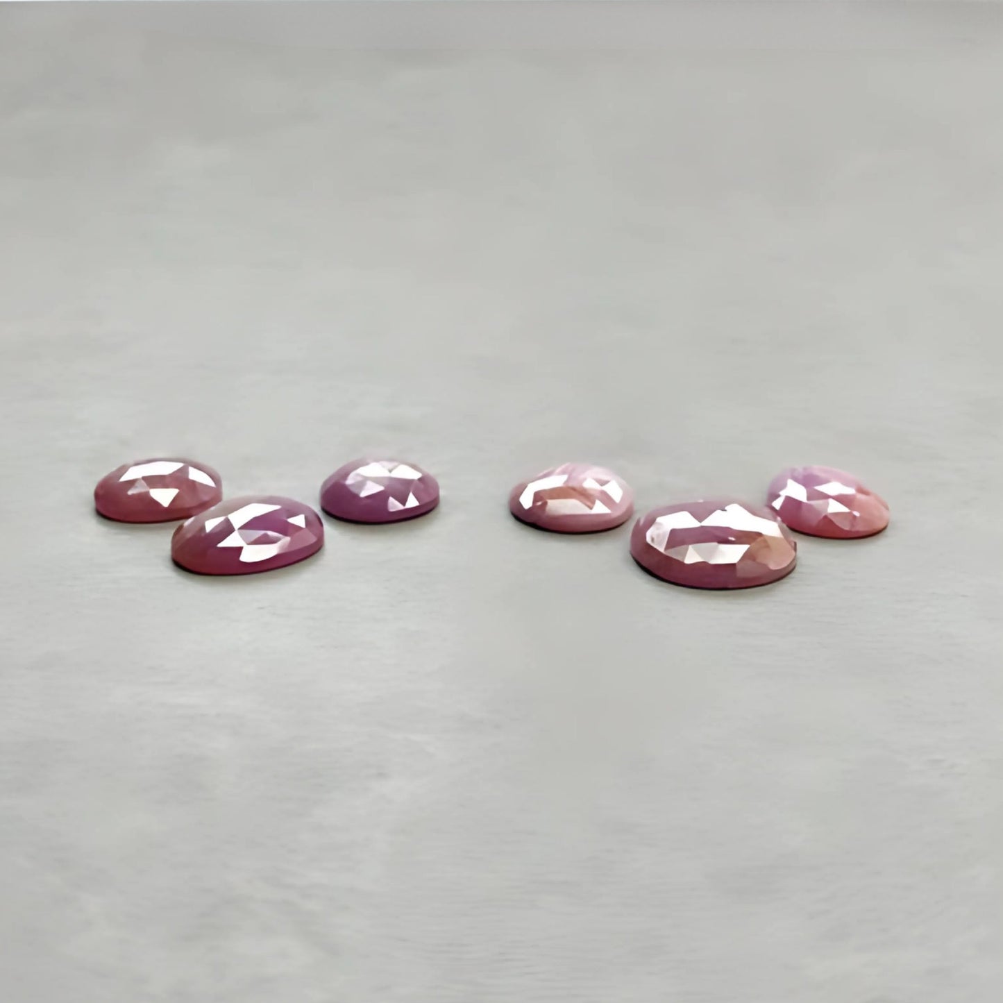 Saphir rose en forme d'œuf