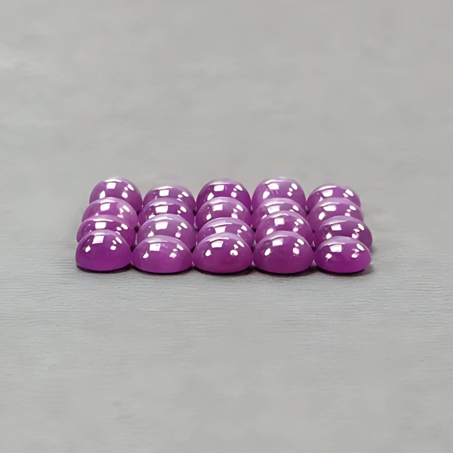 rosa Saphir, runder Cabochon