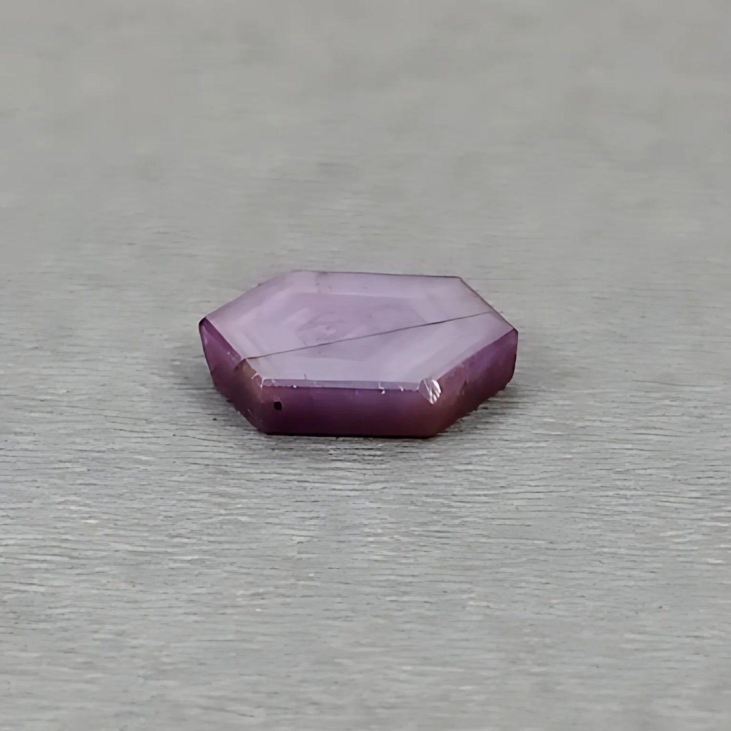 天然未经处理的粉红色蓝宝石