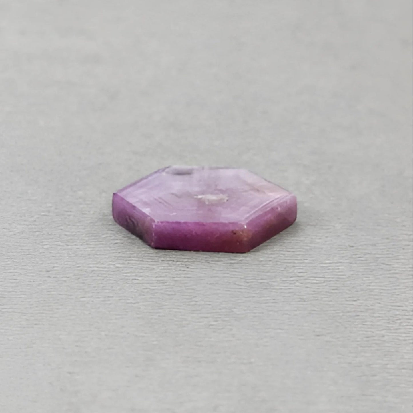 piedra preciosa de zafiro rosa natural sin tratar