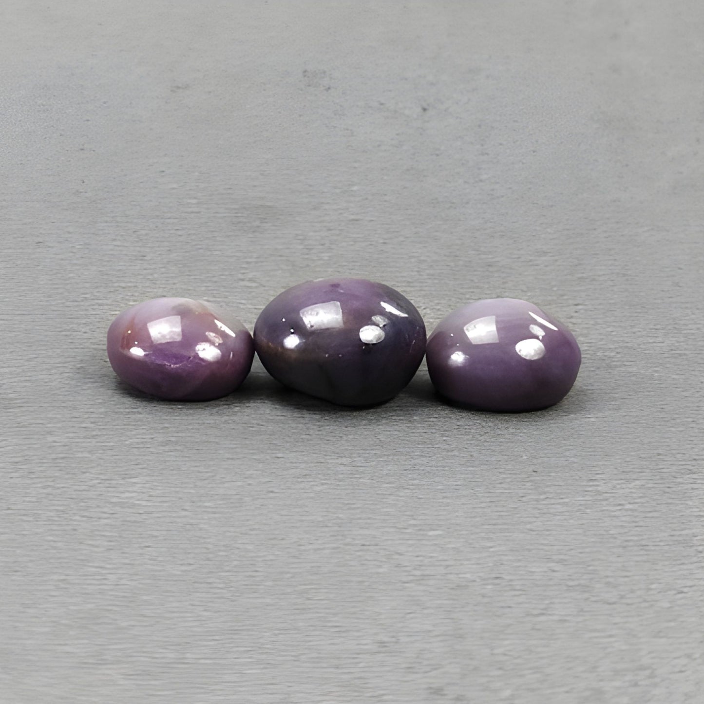 saphir étoilé, pierre précieuse naturelle non traitée