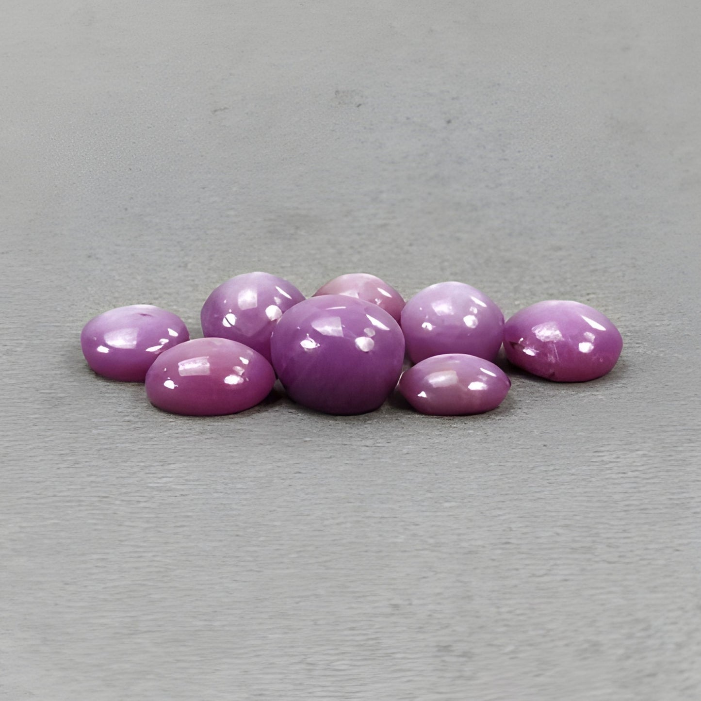 ياقوت نجمي من الأحجار الكريمة الطبيعية غير المعالجة