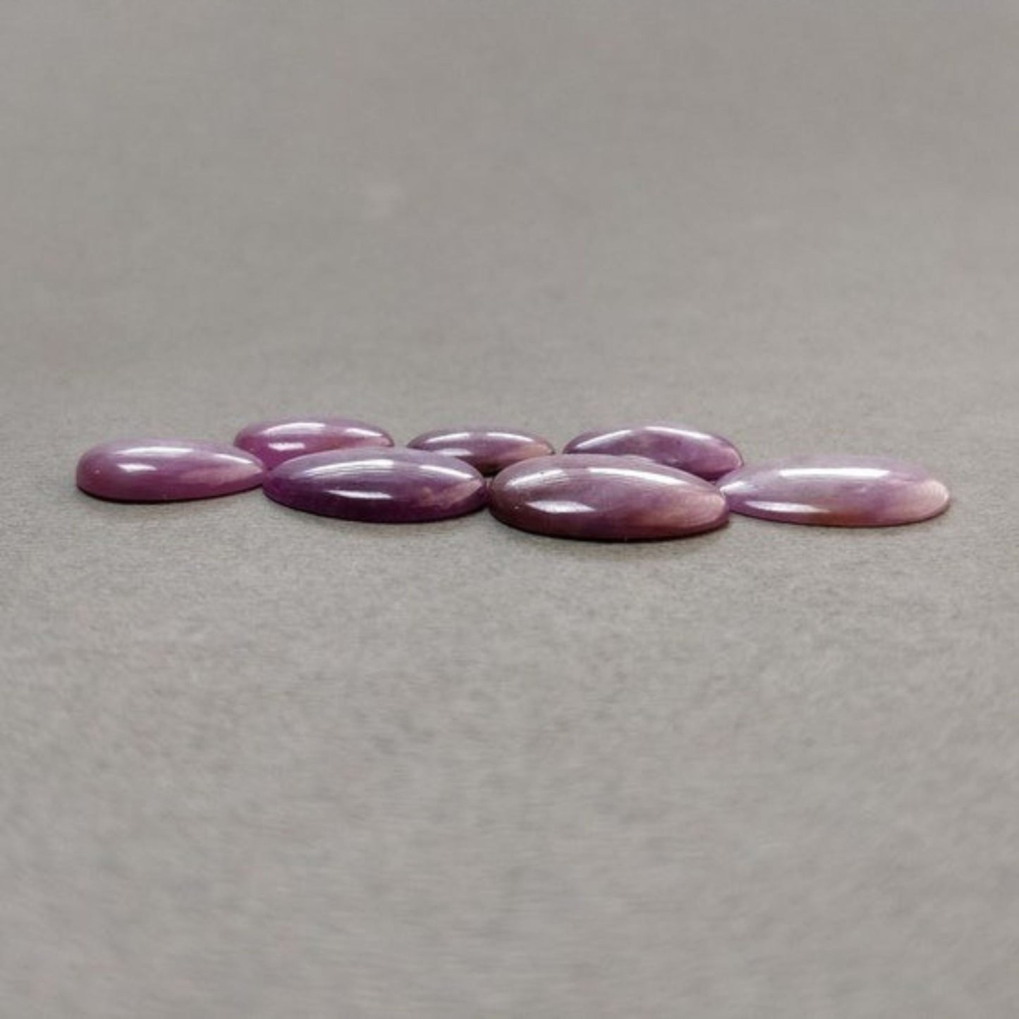 ياقوت نجمي مسطح الظهر