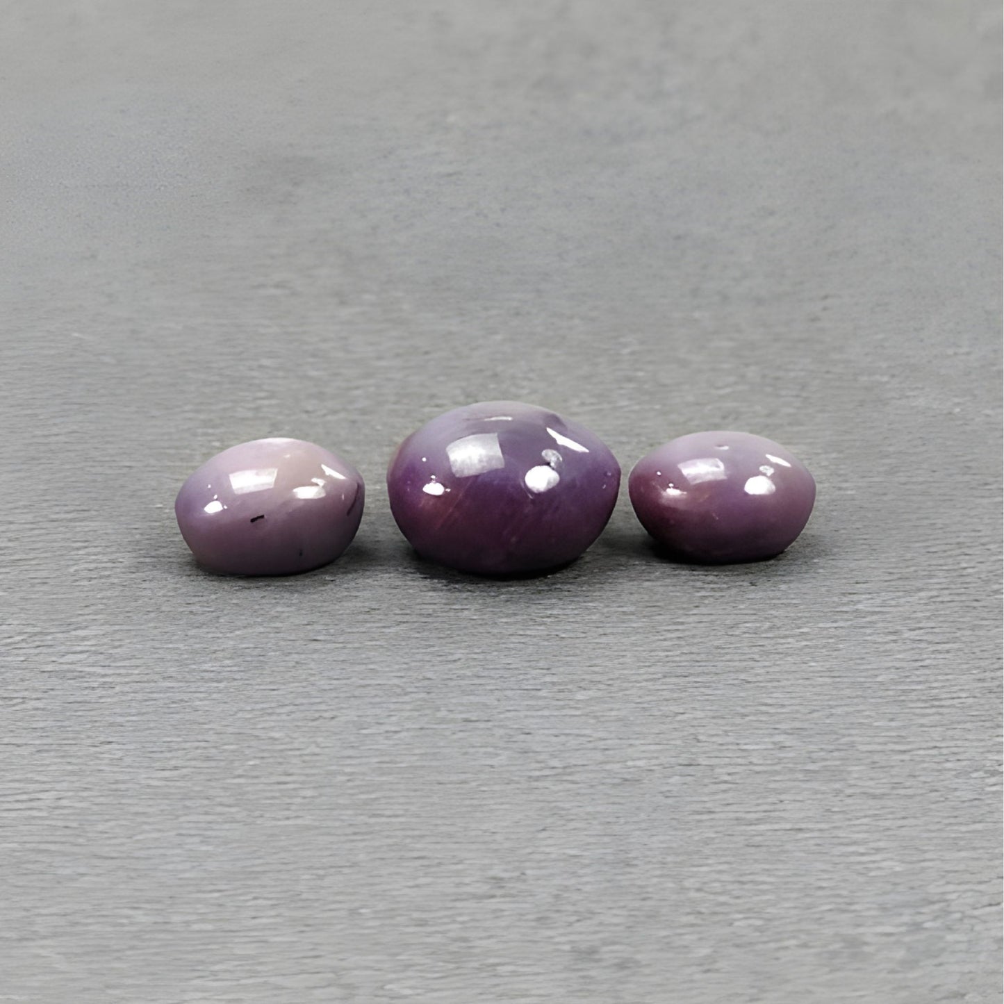 ياقوت نجمي طبيعي غير معالج