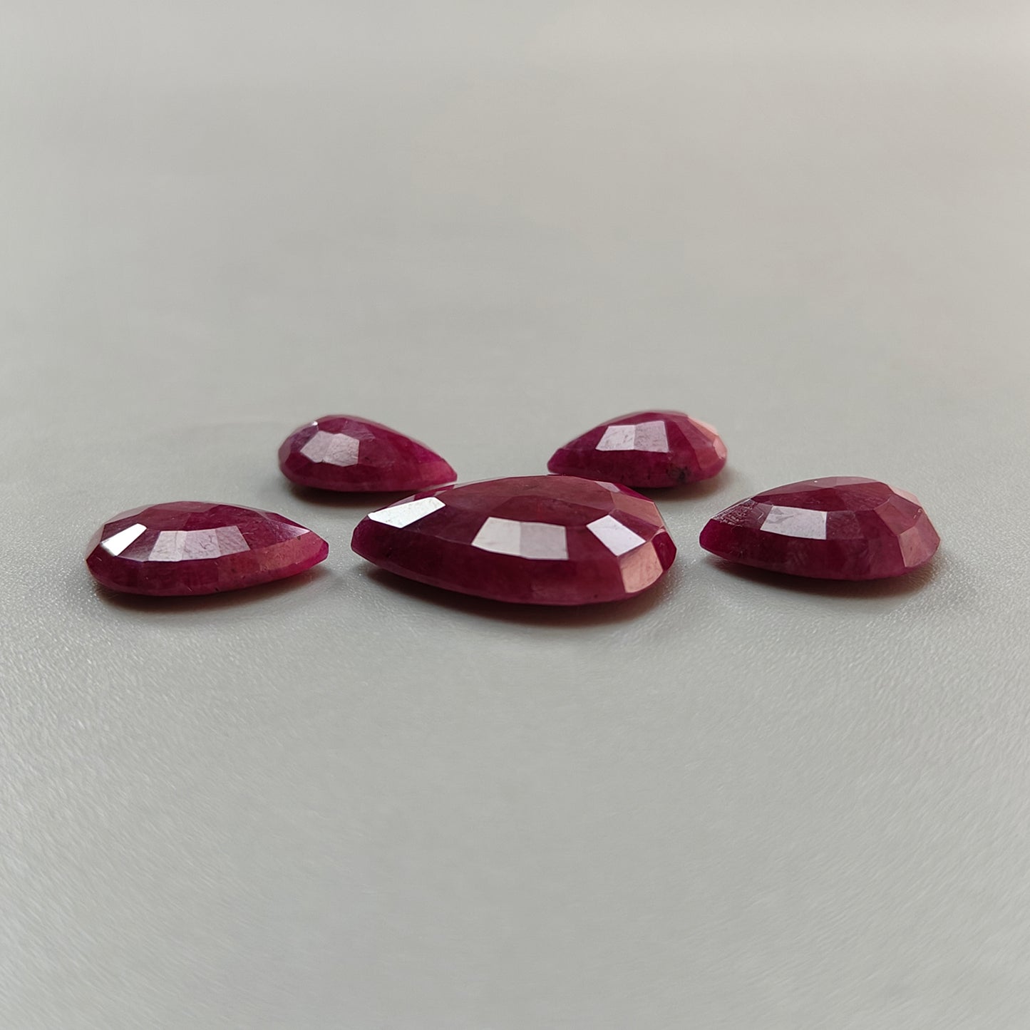 rubino taglio sfaccettato