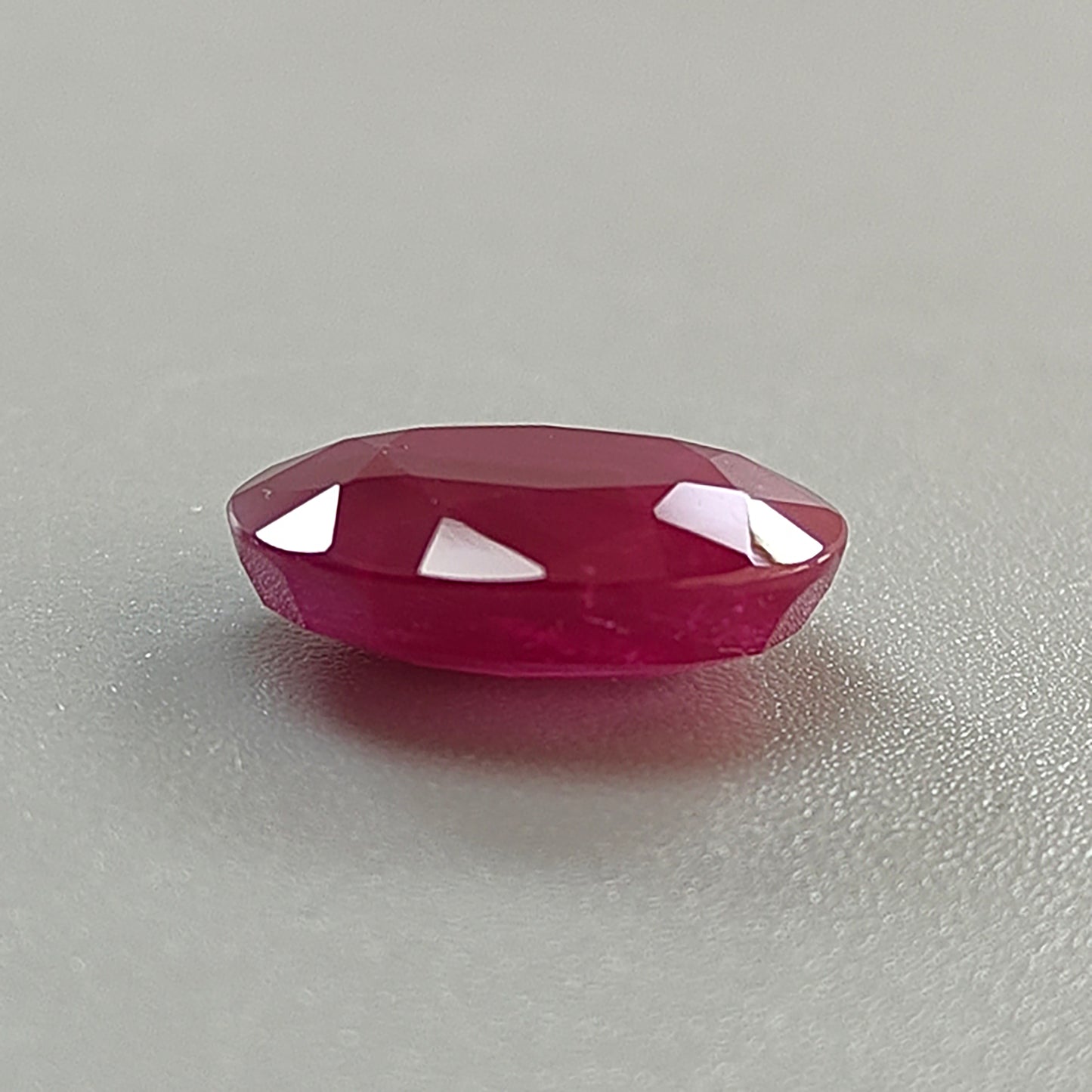 アフリカ産ルビー