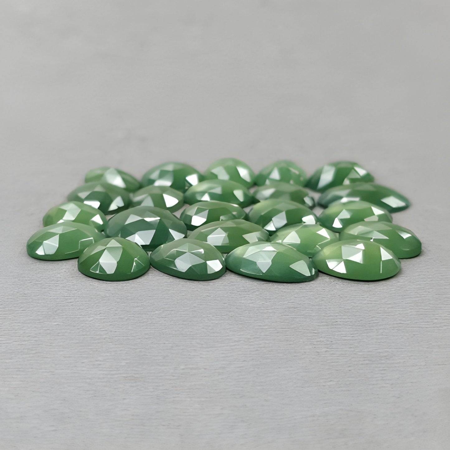 حجر كريم طبيعي غير معالج من السربنتين