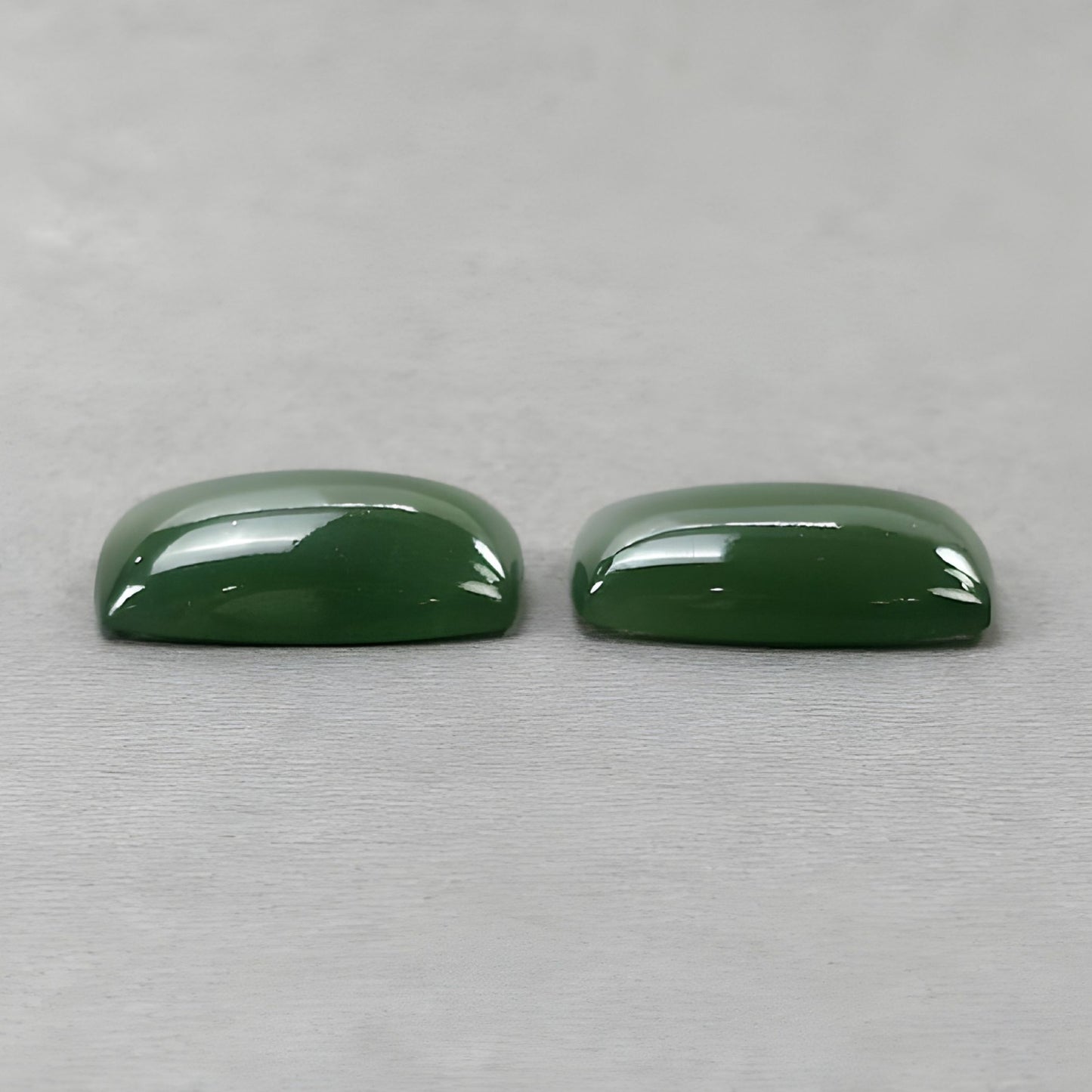 蛇紋石の天然宝石