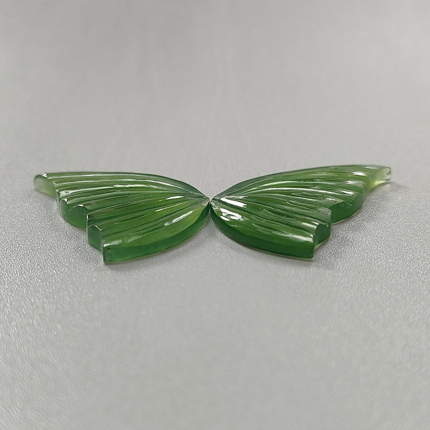 Serpentin-Naturedelstein