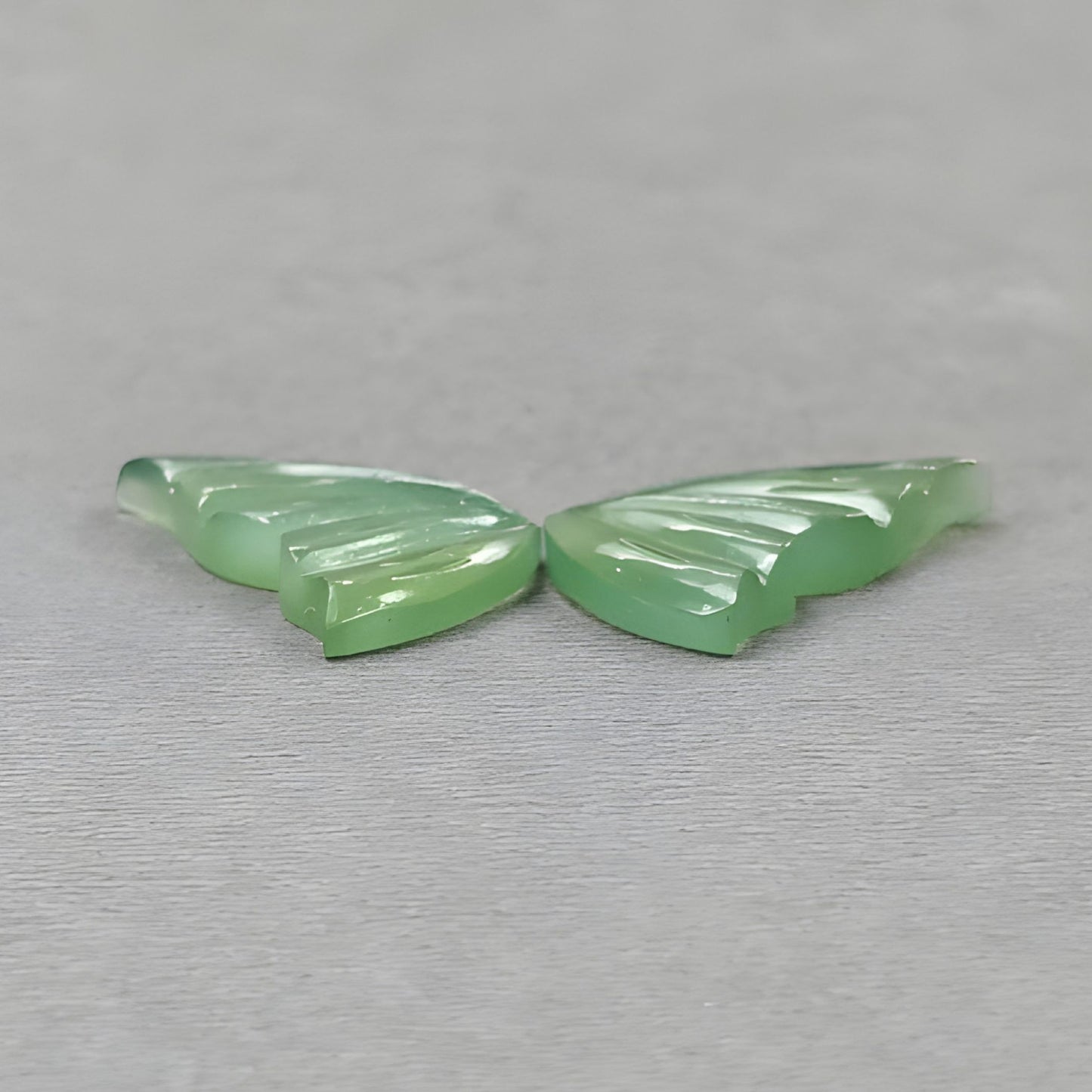 蛇紋石の天然未処理宝石