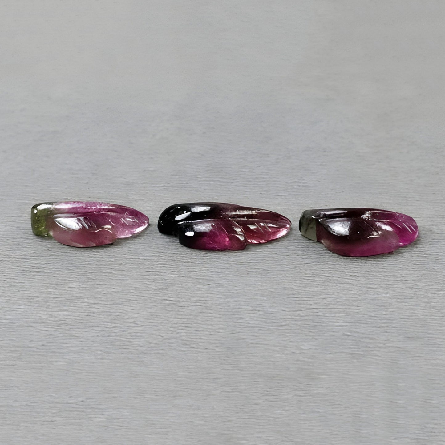 intaglio di tormalina fatto a mano