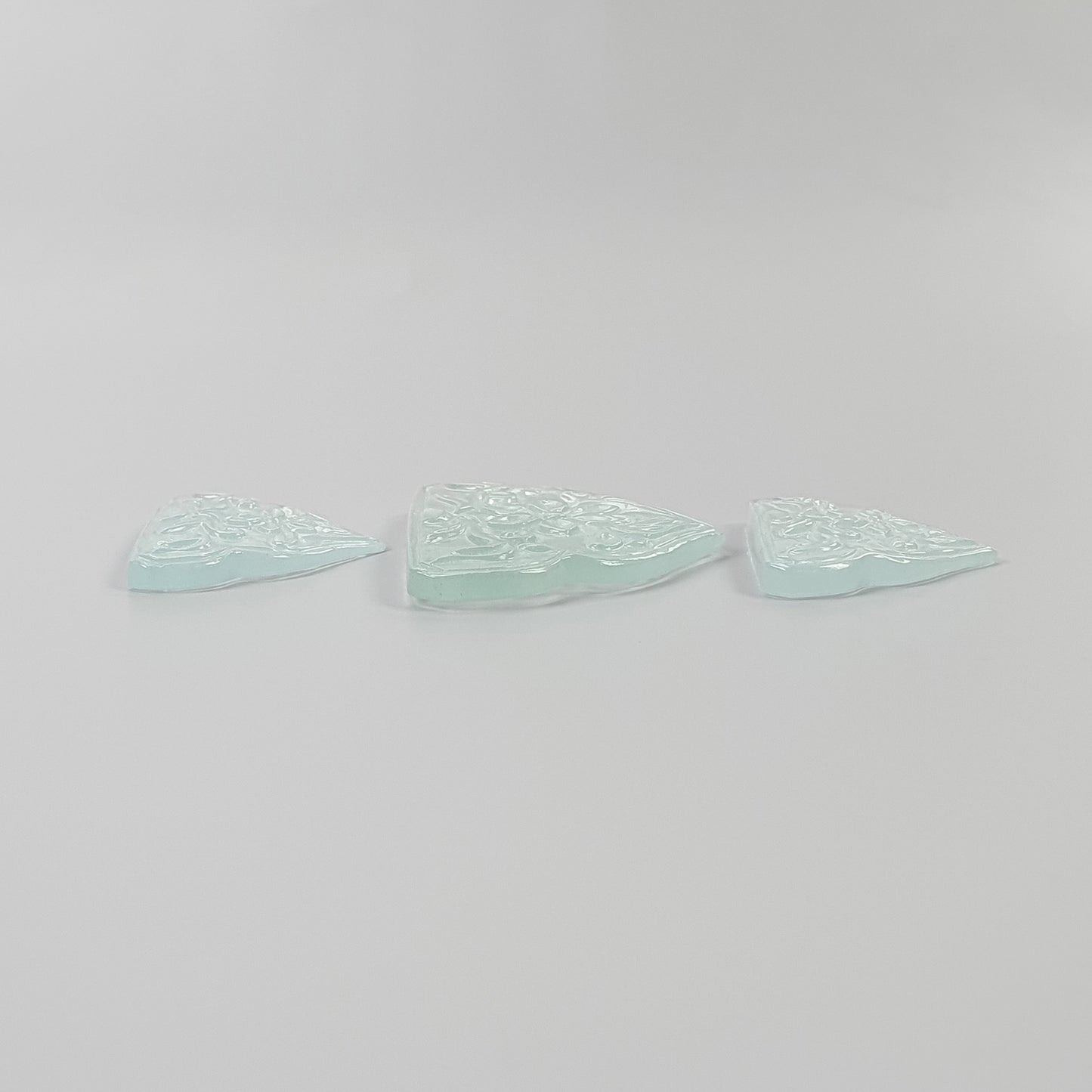 AQUAMARINE Gemstone Carving : 47.75cts Natural Untreated Blue Aquamarine Hand Carved Uneven Shape 27*20mm - 34*26.5mm 3pcs