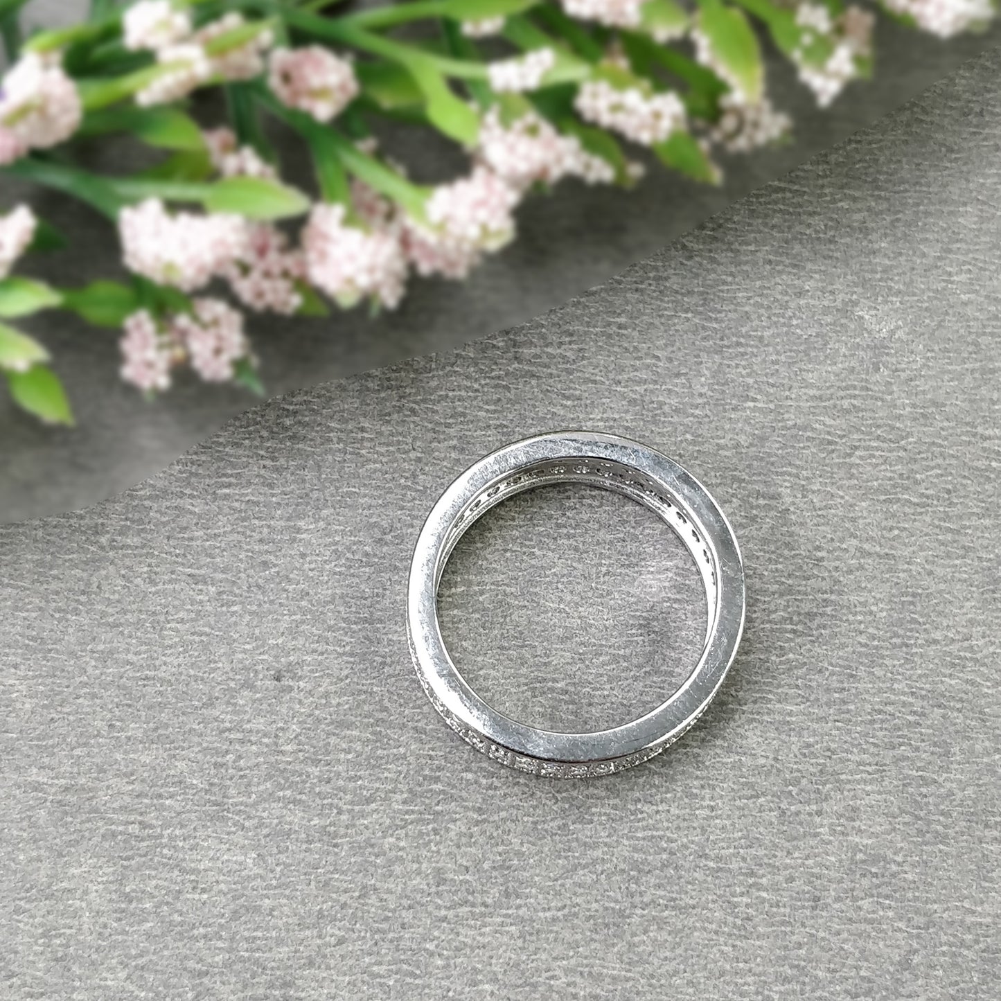 White Silver Color Eternity Ring Cubic Zirconia Pave Setting Fashion Anniversary Jewelry Ring for Women