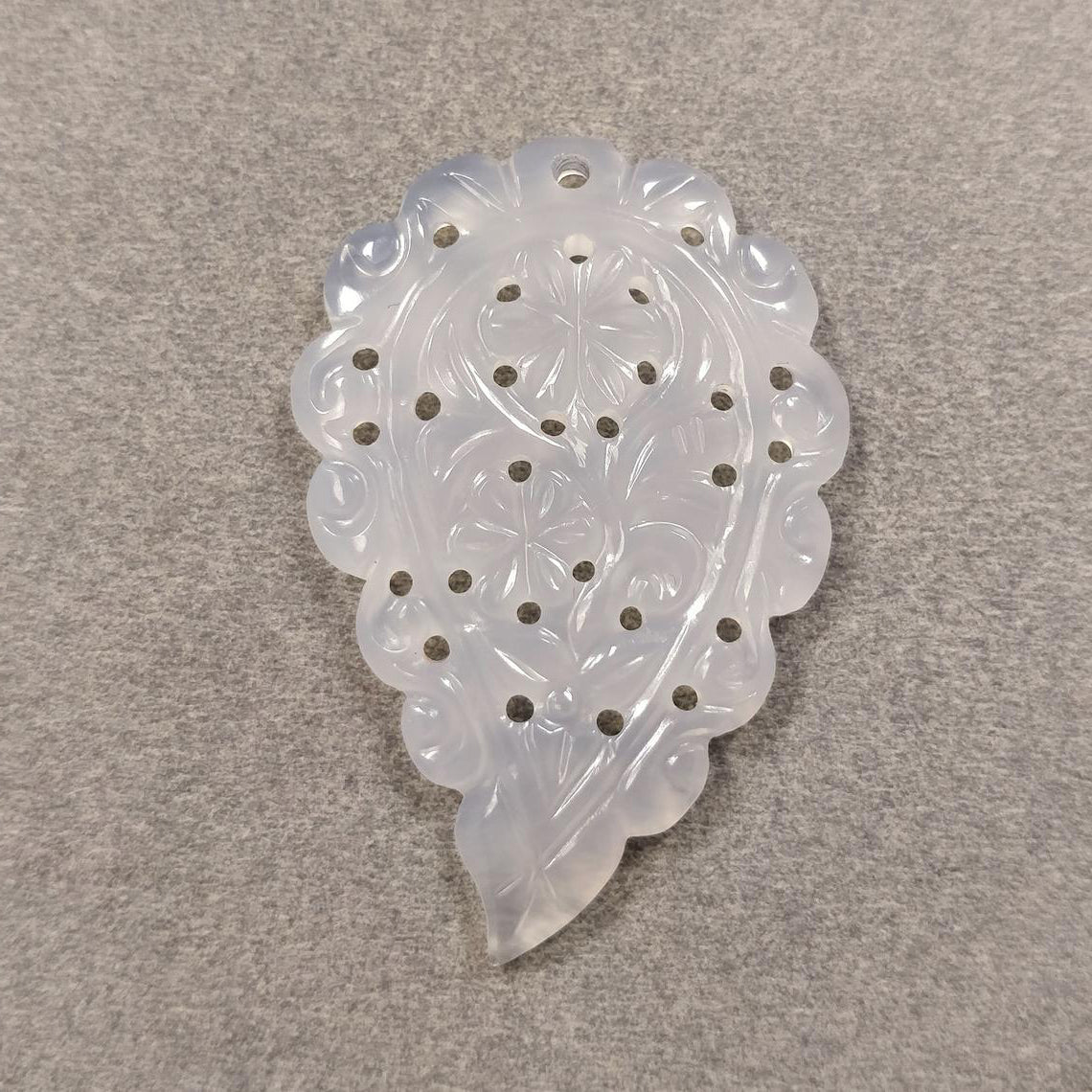 ONYX Gemstone MEDIUM LEAF Carving : 29.00cts Natural Onyx Gemstone One Sided Hand Carved Medium Size Indian Leaf 43*29mm 1pc For Pendant