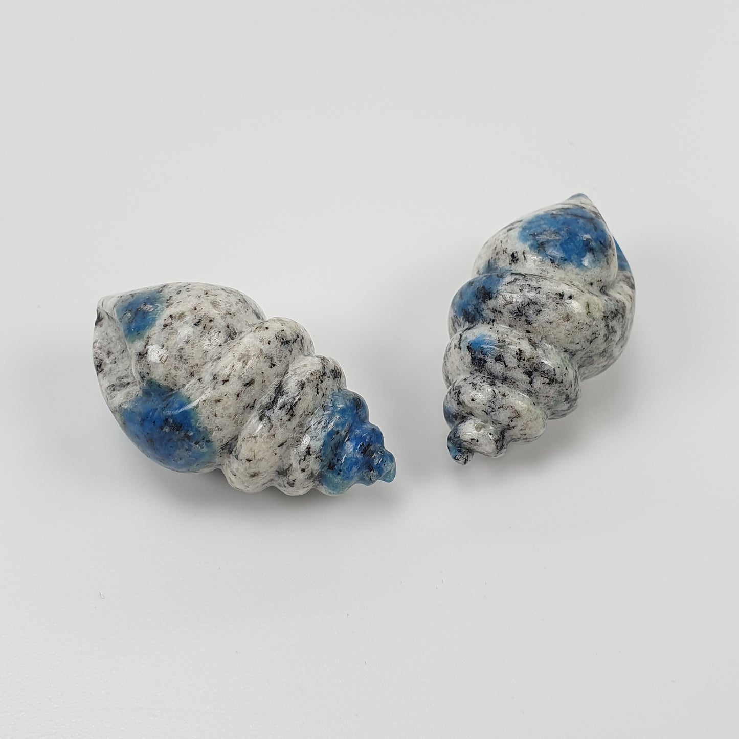 K2 Gemstone Carving : 77.90cts Natural Untreated Unheated Bi-Color Hand Carved Seashell Shape 30mm Pair