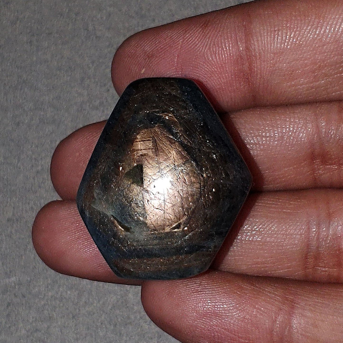 Golden Brown Chocolate SAPPHIRE Gemstone WAND : 221.50cts Natural Untreated Sapphire Specimen 6Ray Star & Record Keeper Rough Wand 32*25mm