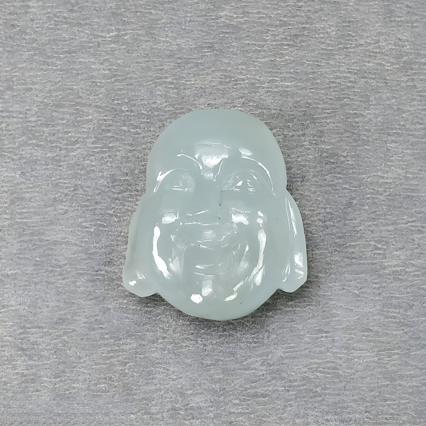 アクアマリンの仏陀の顔