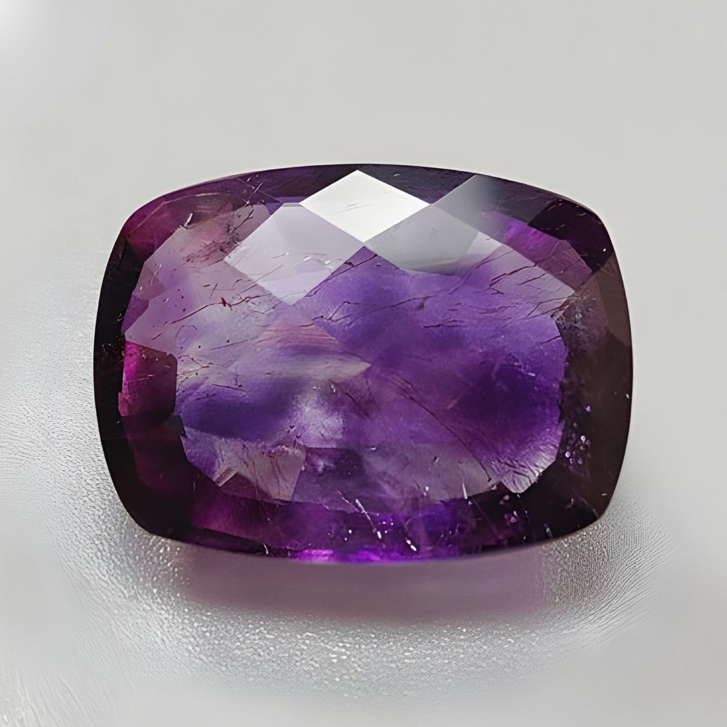 pietra preziosa ametista taglio sfaccettato