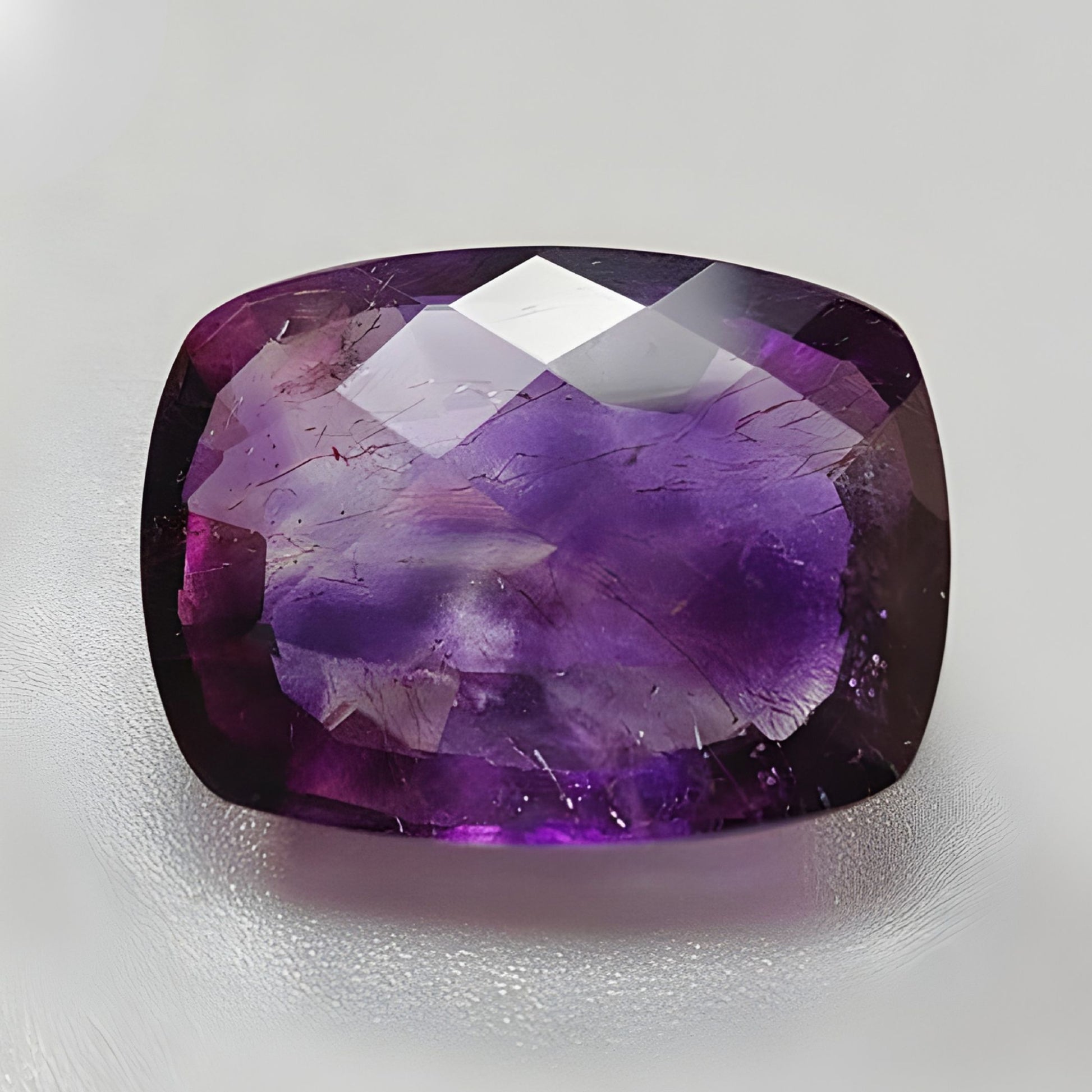 pietra preziosa ametista taglio sfaccettato