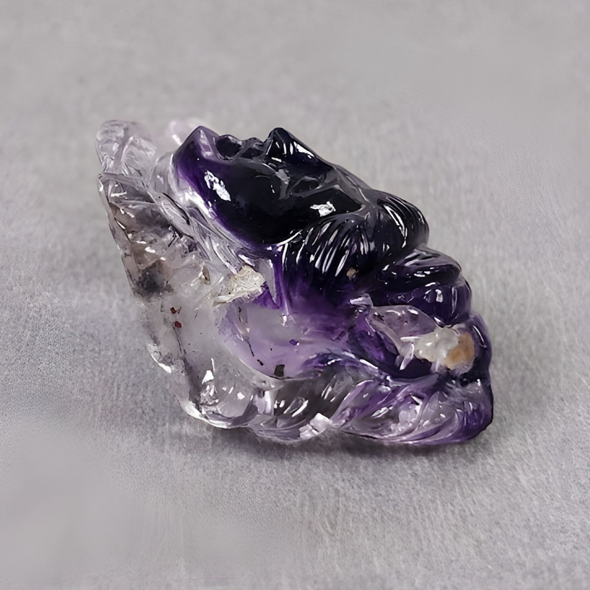 piedra preciosa tallada a mano