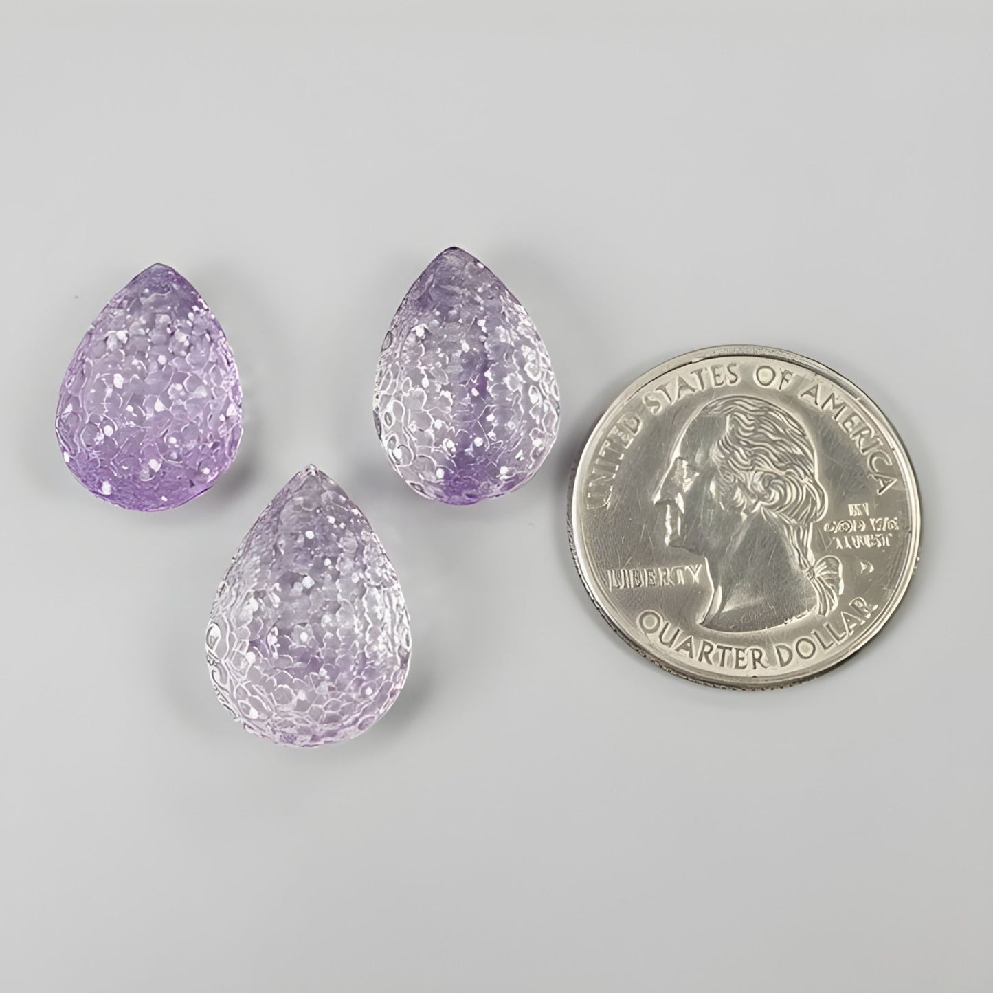 手工雕刻的紫水晶