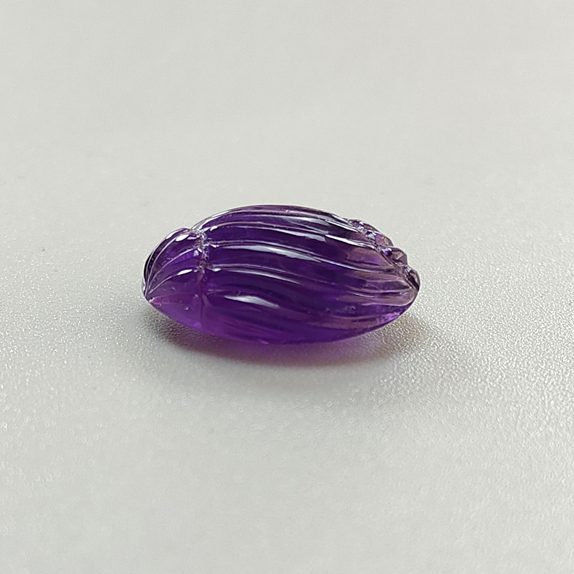 手工雕刻的紫水晶