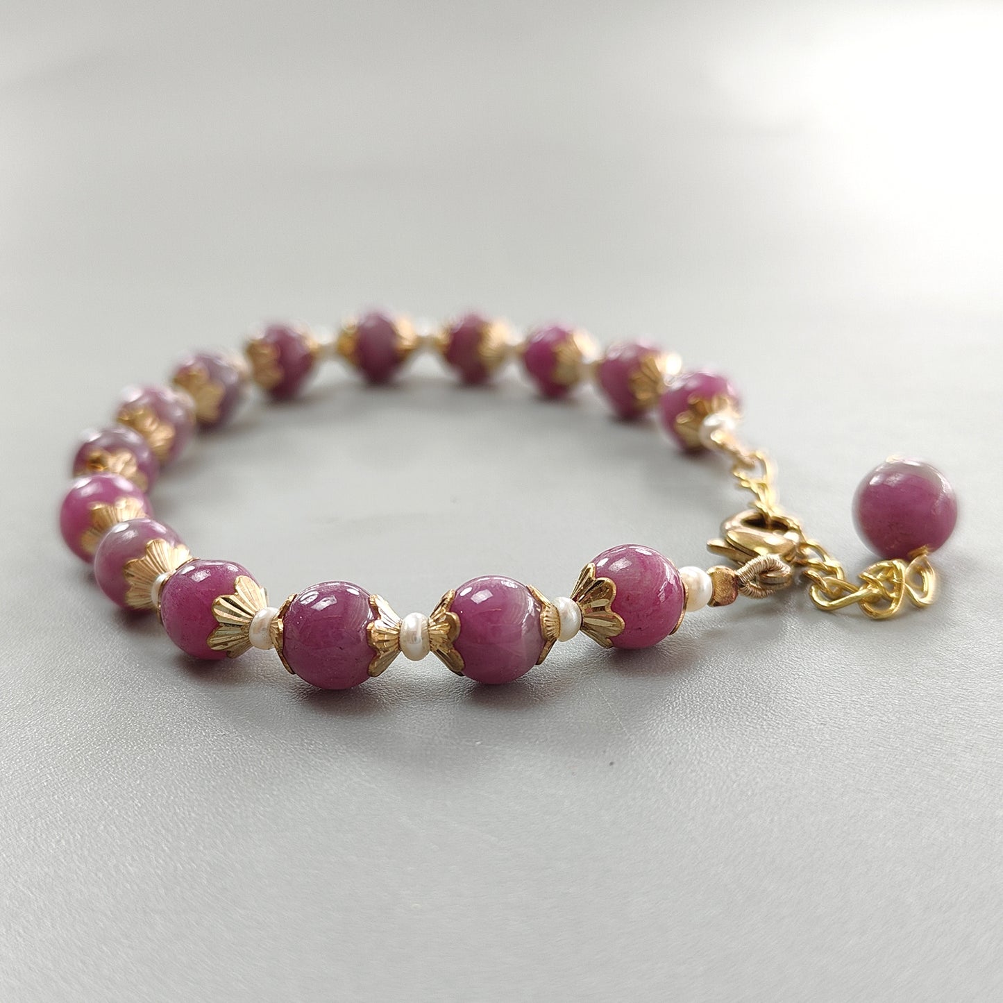 Zoisite Ruby & White Pearl Beads Bracelet: 72.80cts Natural Untreated Zoisite Ruby Round Plain Brass Bracelet 3mm - 7mm 6"